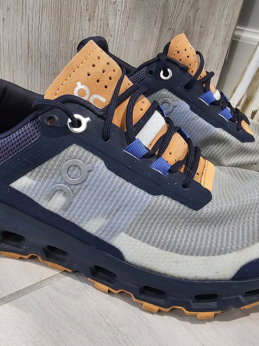 On Cloud Vista Womens Navy Orange Running Shoes Sneakers Size 7